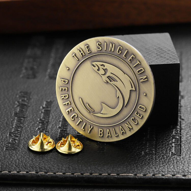 Souvenir gifts lapel pins die casting enamel pin custom design high details embossed 2d 3d brass pins for caps