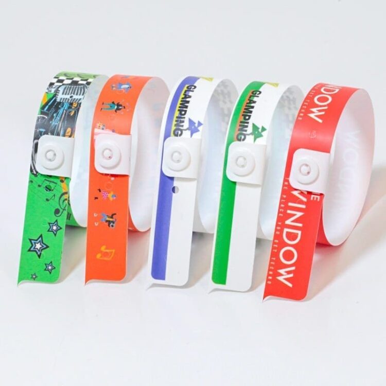 Free sample one-off soft comfortable vinyl wristband plastic custom logo qr code vinyl pvc wristband