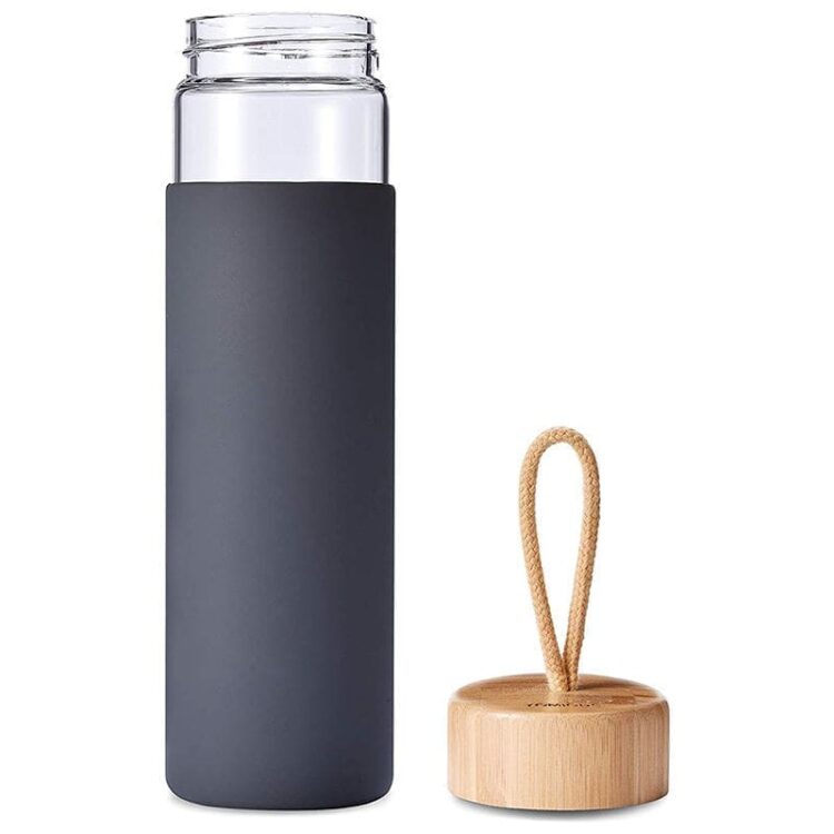 High quality bpa free eco friendly 20 oz borosilicate glass water bottle with bamboo lid and silicone sleeve