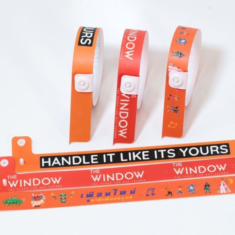 Free sample one-off soft comfortable vinyl wristband plastic custom logo qr code vinyl pvc wristband