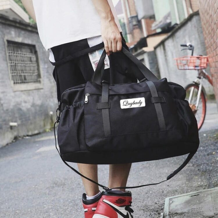 Women's large capacity men's sports bag waterproof weekend sac voyage women's messenger bag wet and dry fashion travel bag