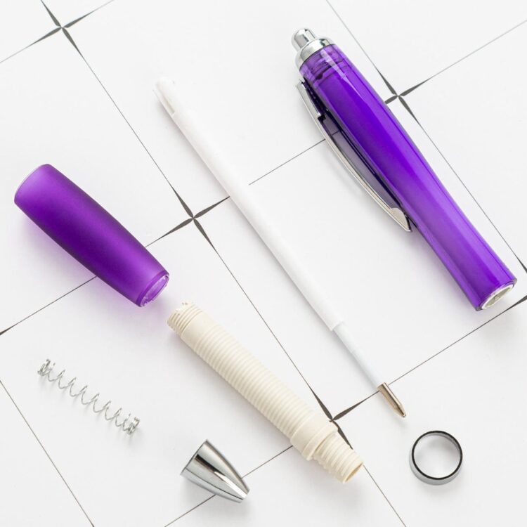 High quality promotional gift plastic rubber coated ballpoint pen with custom logo