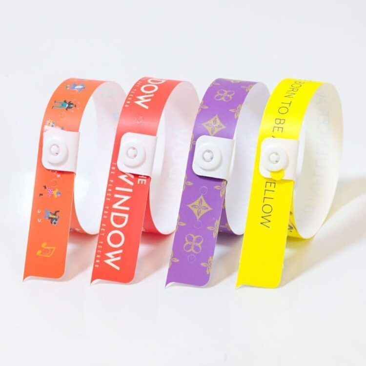 Free sample one-off soft comfortable vinyl wristband plastic custom logo qr code vinyl pvc wristband