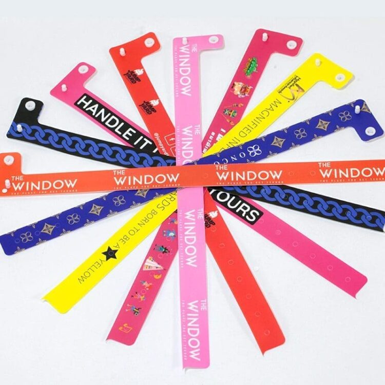 Free sample one-off soft comfortable vinyl wristband plastic custom logo qr code vinyl pvc wristband