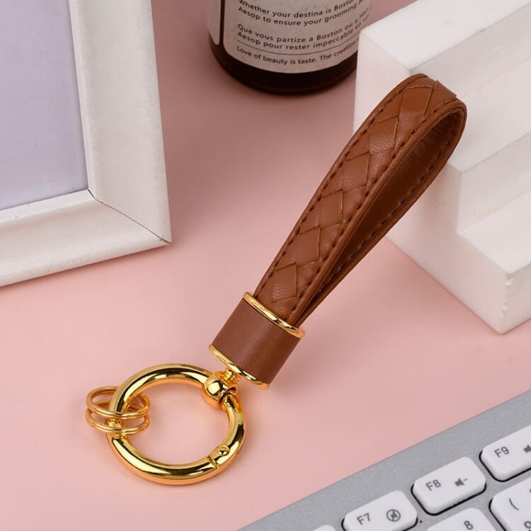 Custom luxury leather lanyard metal key chains key pendant 360 degree rotatable with anti lost key pendant car leather keychain