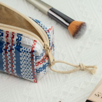 New trendy custom logo portable toiletry bag letter pattern pp woven cosmetic travel washing makeup vanity bag with handle