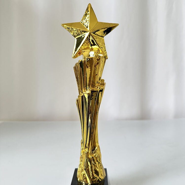 Customized sports award trophy resin crafts gold plated resin trophy star trophy crystal awards