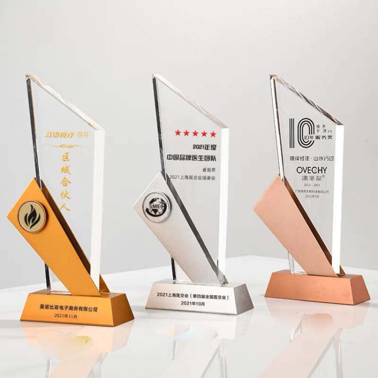 Customized high quality 3d engrave blank award manufacturer customize crystal trophy glass crystal soccer trophies