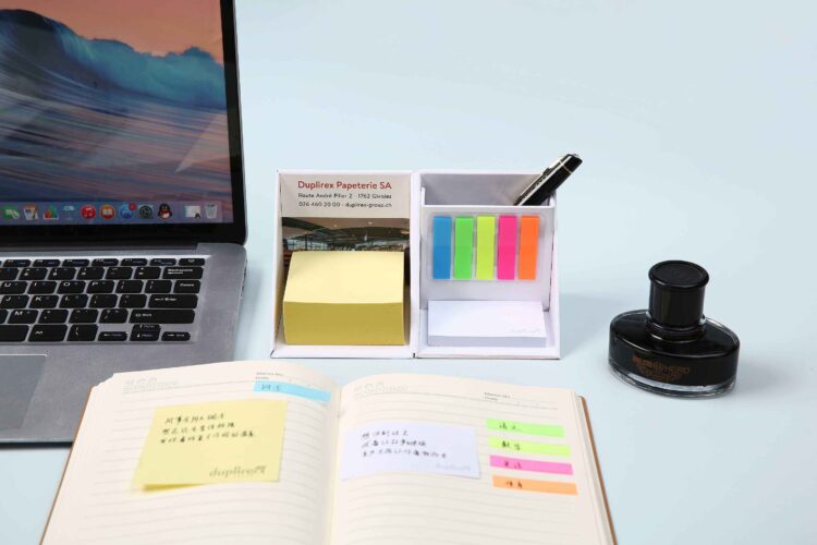 Promotional custom logo desktop paper block memo pad cube sticky notes pad with pen holder