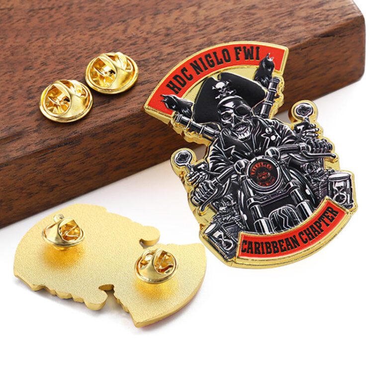 2024 vintage metal zinc alloy lapel pins manfactuere custom badge gold 3d pirate captain character enamel pins