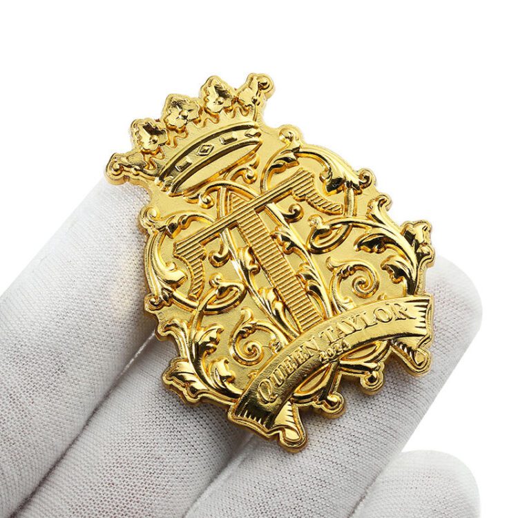 High quality zinc alloy metal pins wholesale gold plated die casting 2d 3d pin badge for souvenir