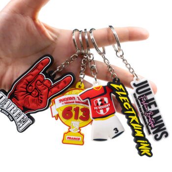 Wholesale fashion anime silicone keychain cute keyrings other rubber key chains accessories custom logo key ring