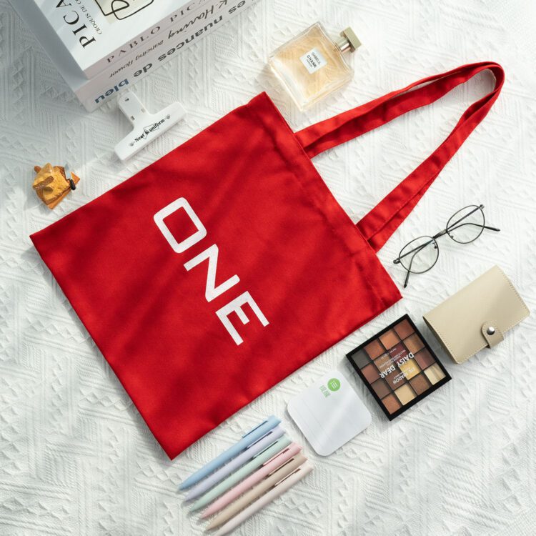 Custom logo red cotton shopping bag women one letter pattern fashion style versatile sublimation tote canvas bag reversible