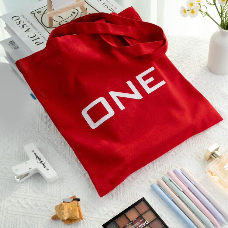 Custom logo red cotton shopping bag women one letter pattern fashion style versatile sublimation tote canvas bag reversible