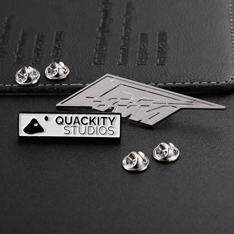 High quality zinc alloy metal pins wholesale gold plated die casting 2d 3d pin badge for souvenir